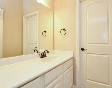 2703 Bonnie Bray Dr Drive - Photo Thumbnail 32