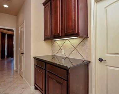 2703 Bonnie Bray Dr Drive - Photo Thumbnail 14