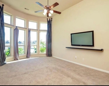 2703 Bonnie Bray Dr Drive - Photo Thumbnail 36