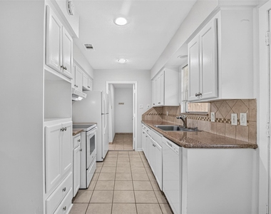 6734 Sharpcrest Street - Photo Thumbnail 15