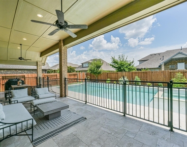 10918 Avery Arbor Lane - Photo Thumbnail 4