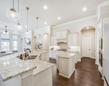 10918 Avery Arbor Lane - Photo Thumbnail 14
