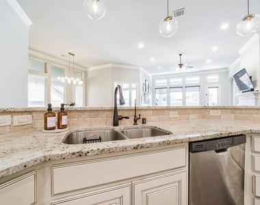 10918 Avery Arbor Lane - Photo Thumbnail 16
