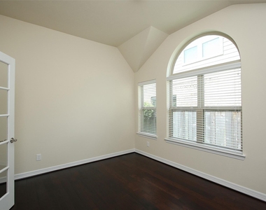 34 Estherwood Place - Photo Thumbnail 6