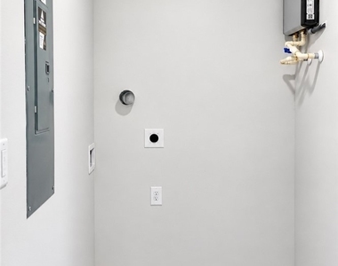 304 Mcarthur Blvd - Photo Thumbnail 14