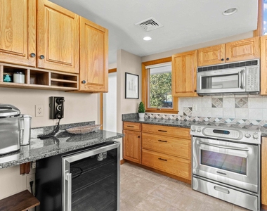 281 Davidson - Photo Thumbnail 4