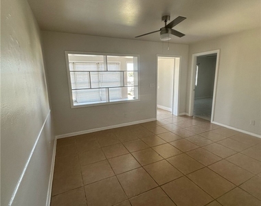 330 Palmetto Drive - Photo Thumbnail 2
