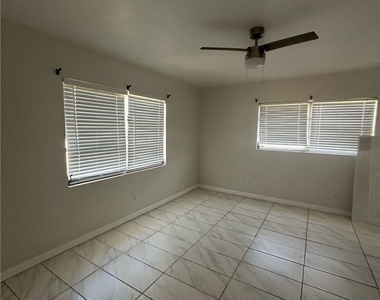 330 Palmetto Drive - Photo Thumbnail 7