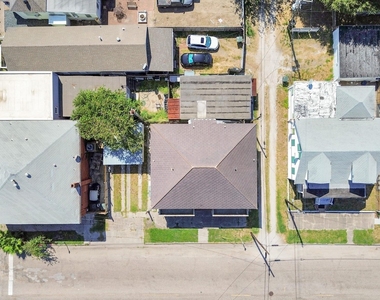 915 8th Street - Photo Thumbnail 45