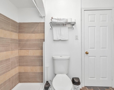 915 8th Street - Photo Thumbnail 39