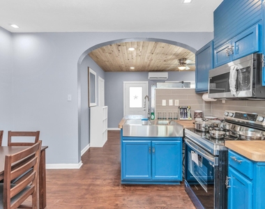 915 8th Street - Photo Thumbnail 23