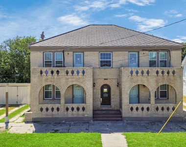915 8th Street - Photo Thumbnail 1