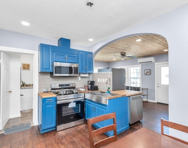 915 8th Street - Photo Thumbnail 20