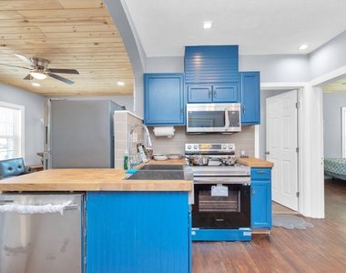 915 8th Street - Photo Thumbnail 17
