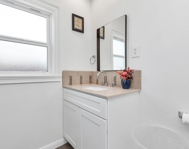 915 8th Street - Photo Thumbnail 31