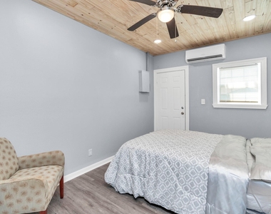 915 8th Street - Photo Thumbnail 36