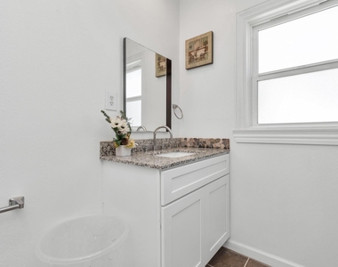 915 8th Street - Photo Thumbnail 30