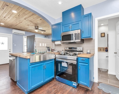 915 8th Street - Photo Thumbnail 21