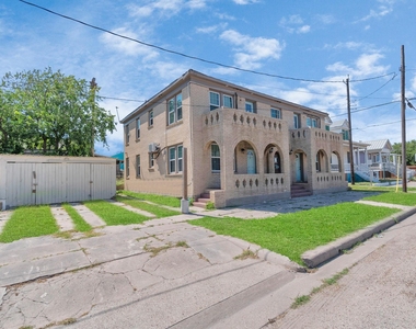 915 8th Street - Photo Thumbnail 4