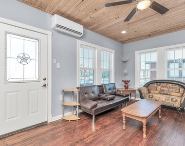 915 8th Street - Photo Thumbnail 12