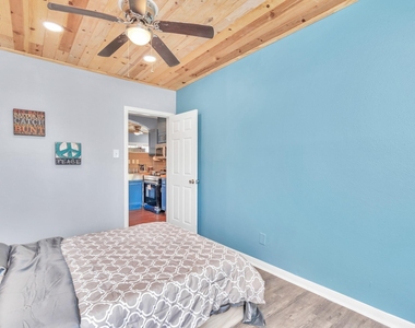 915 8th Street - Photo Thumbnail 29