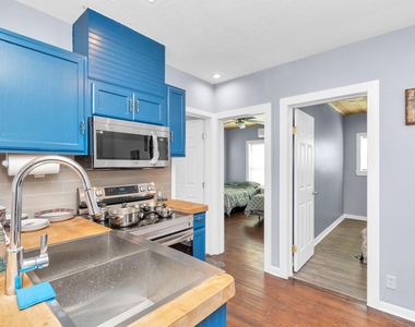 915 8th Street - Photo Thumbnail 16