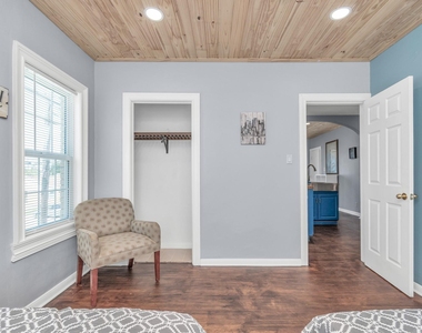 915 8th Street - Photo Thumbnail 34
