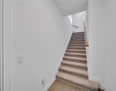 16578 Ridgeview Circle - Photo Thumbnail 22