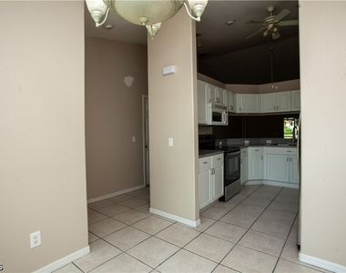 626 Se 13th Place - Photo Thumbnail 5