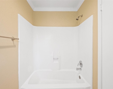 5050 Spring Forest Drive - Photo Thumbnail 14