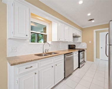 5050 Spring Forest Drive - Photo Thumbnail 6