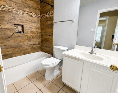 16619 Newglen Lane - Photo Thumbnail 8