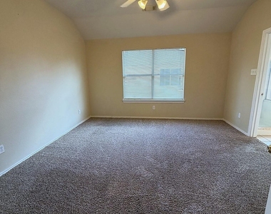 16619 Newglen Lane - Photo Thumbnail 9