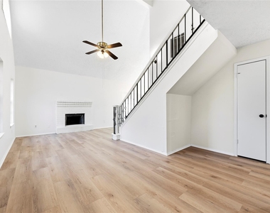 7526 Gulfbriar Place - Photo Thumbnail 5