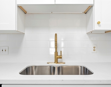 7526 Gulfbriar Place - Photo Thumbnail 7