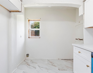 7526 Gulfbriar Place - Photo Thumbnail 10