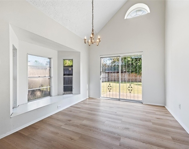 7526 Gulfbriar Place - Photo Thumbnail 6