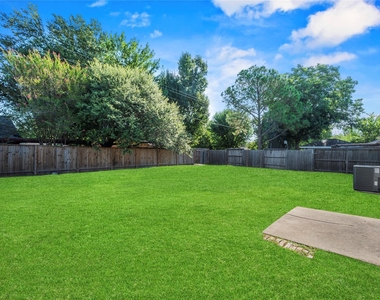 7526 Gulfbriar Place - Photo Thumbnail 18