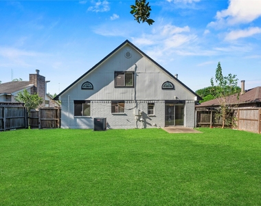 7526 Gulfbriar Place - Photo Thumbnail 19