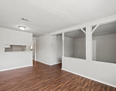 5023 Shorehaven Circle - Photo Thumbnail 2