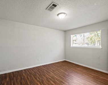 5023 Shorehaven Circle - Photo Thumbnail 1