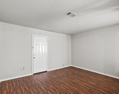 5023 Shorehaven Circle - Photo Thumbnail 4