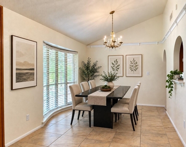 8831 Hendon Ln - Photo Thumbnail 10