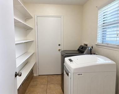 8831 Hendon Ln - Photo Thumbnail 21