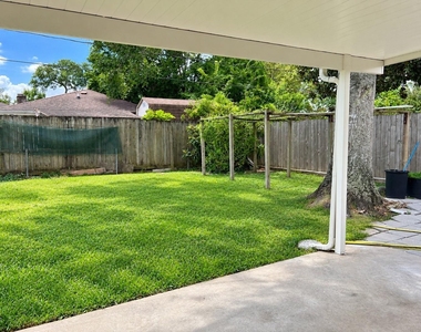 8831 Hendon Ln - Photo Thumbnail 24