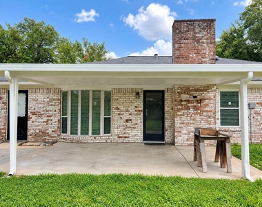 8831 Hendon Ln - Photo Thumbnail 26