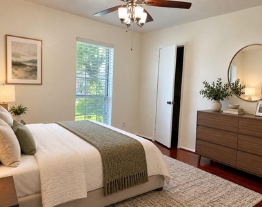8831 Hendon Ln - Photo Thumbnail 19