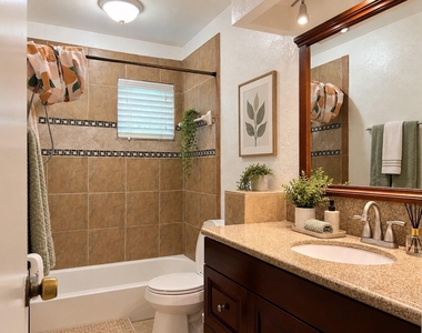 8831 Hendon Ln - Photo Thumbnail 12