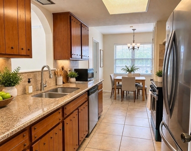 8831 Hendon Ln - Photo Thumbnail 7