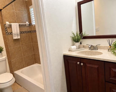 8831 Hendon Ln - Photo Thumbnail 15